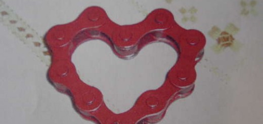 Bild lånad från: http://www.instructables.com/id/How-to-make-a-Valentine-out-of-Bicycle-Chain/